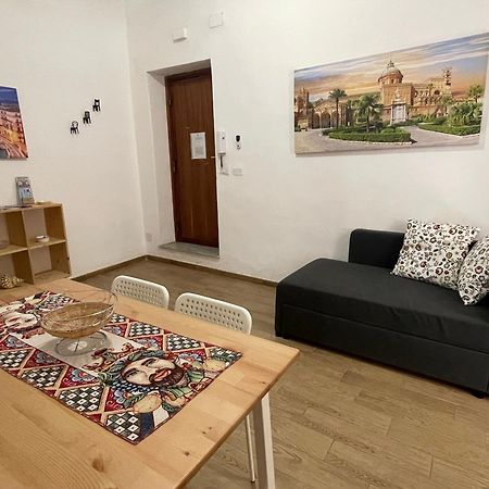 Le Colonne Del Massimo - Apartment In Front Of Massimo Theatre Palermo Luaran gambar